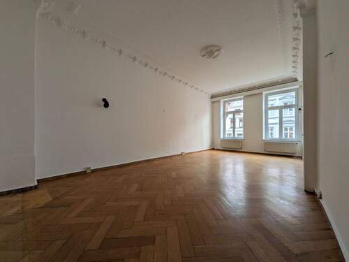 PXL_20260316_120603089.jpg - zentral geleg. große 2-Zimmer Wohnung mit gr. Wohnküche und kl. Duschbad, teilrenoviert