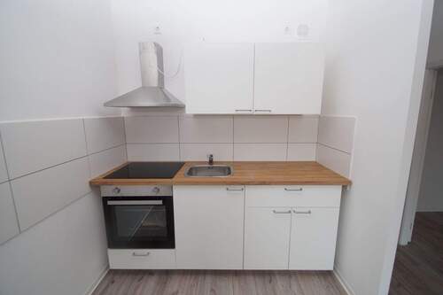 Einbauküche - 4 Zimmer Etagenwohnung zur Miete in Magdeburg