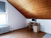 2 Stock Grosses, Hohes Zimmer - 