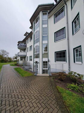 Eingang des Hauses - Zentrumsnahe 2-Zimmer-Wohnung mit TG Stellplatz