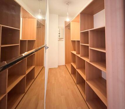 Ankleide - Etagenwohnung mit 127,00 m&sup2; in Berlin zum Kaufen