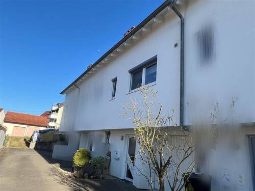 Ansicht seitlich - 5 Zimmer Reihenmittelhaus zum Kaufen in Frickenhausen-Tischardt
