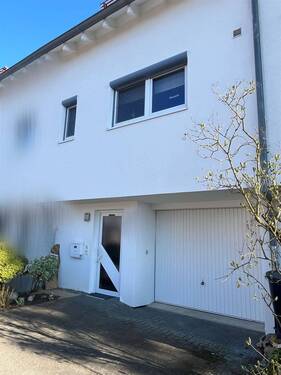 Ansicht Haupteingang - Reihenmittelhaus mit 116,00 m² in Frickenhausen-Tischardt zum Kaufen