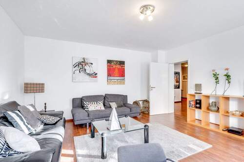 Wohnzimmer - 2 Zimmer Etagenwohnung zum Kaufen in München