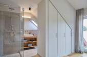 Duschbad mit Einbauschrank - 