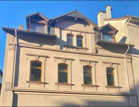 OG, DG - Solides, gepflegtes Wohn- und Geschäftshaus in zentraler Lage von Frankfurt Höchst