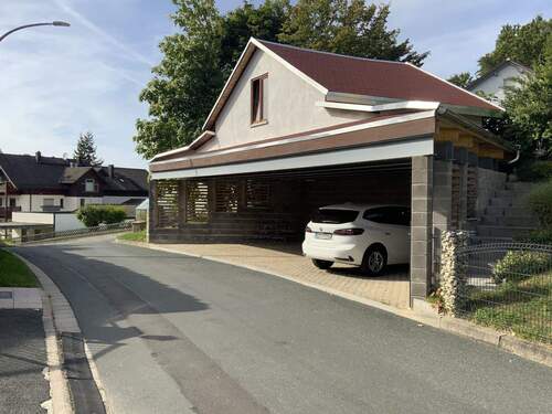 großes Carport mit Spitzboden - 