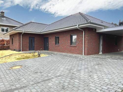 Seitliche Ansicht - Bungalow mit 187,00 m&sup2; in Wielen zum Kaufen