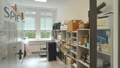 Büroraum, derzeit Lagerraum - 
