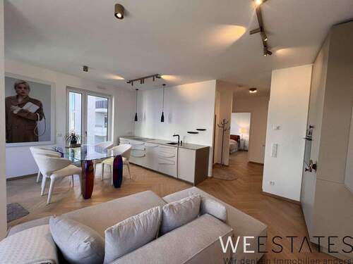 Essbereich und Küche - Elegante 2-Zimmer-Wohnung am See mit Einbauküche & Tiefgarage