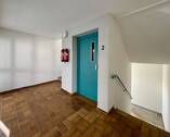Treppenhaus mit Aufzug - 