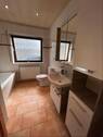 Blick in das Badezimmer - 