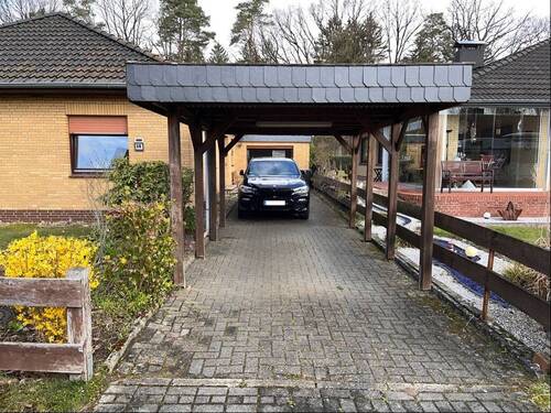Hofeinfahrt mit Carport - 4 Zimmer Bungalow in Munster