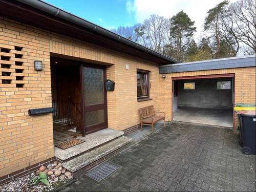 Hauseingang/Garage - Bungalow mit 98,00 m&sup2; in Munster zum Kaufen