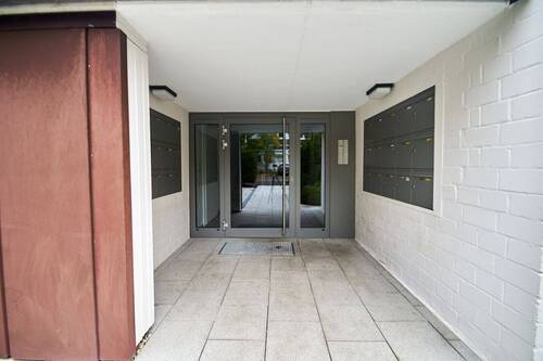 Hauseingang - 3 Zimmer Etagenwohnung zum Kaufen in Bonn