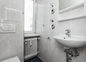Gepflegtes Tageslichtbad - 3 Zimmer Etagenwohnung in München