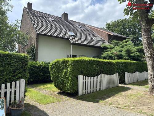 Straßenansicht - 8 Zimmer Mehrfamilienhaus, Wohnhaus in Bramsche