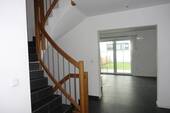 EG Flur, Treppenaufgang - 4 Zimmer Doppelhaushälfte zum Kaufen in Griesstätt