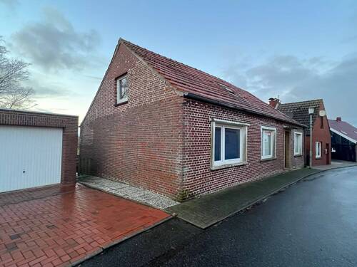 Seitenansicht - 6 Zimmer Mehrfamilienhaus, Wohnhaus zum Kaufen in Dornum