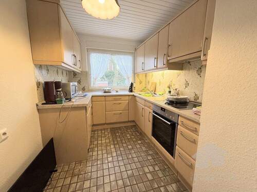 Küche mit Einbauküche - 3 Zimmer Etagenwohnung in Elmshorn