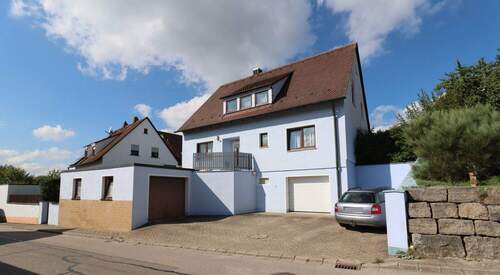 Bild 1 - Wohnen auf dem Land - Großzügiges Zweifamilienhaus mit 2 Garagen und gepflegtem Garten