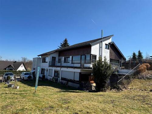 Ansicht mit Einliegerwohnung - Absolute Top-Lage in Eslohe! Großzügiges EFH mit Einliegerwhng.!