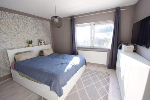 Großzügiges Schlafzimmer im Obergeschoss - 