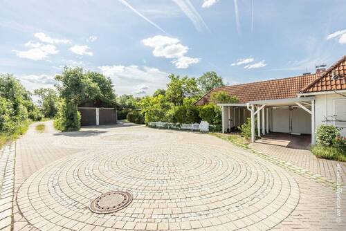 Zufahrt zum Haus - 4 Zimmer Bungalow in Kirchheim bei München