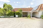 Blick auf die Carports - Bungalow mit 130,10 m&sup2; in Kirchheim bei München zum Kaufen