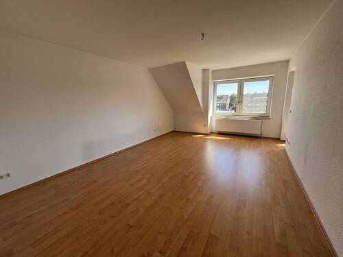 Wohnzimmer - Etagenwohnung mit 66,40 m² in Wilhelmshaven zum Kaufen