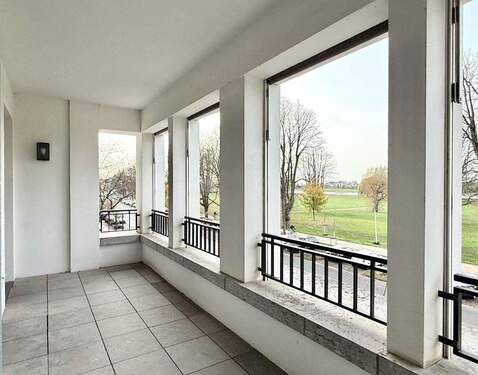 Loggia mit Rheinblick - 6 Zimmer Etagenwohnung in Düsseldorf