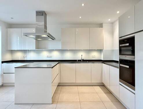 Einbauküche - Etagenwohnung mit 242,00 m&sup2; in Düsseldorf zur Miete