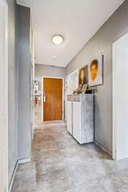 Flur - Etagenwohnung mit 64,00 m&sup2; in Ludwigsburg / Oßweil zum Kaufen