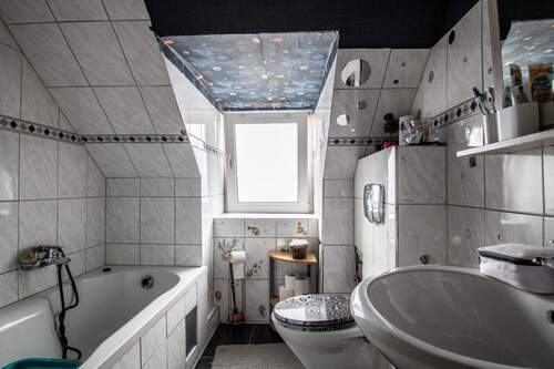 DG Badezimmer - 3 Zimmer Etagenwohnung zum Kaufen in Krefeld