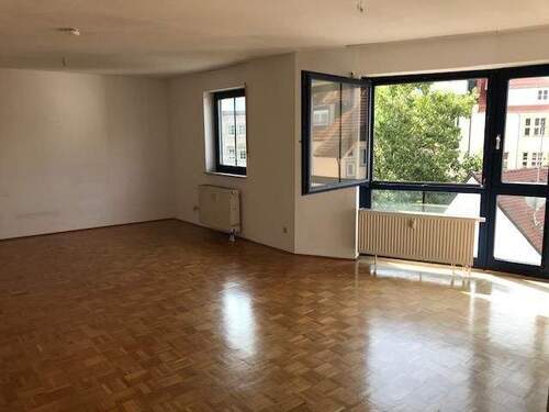 Großer Wohn- Essbereich - Helle 2 Zi.-Wohnung mit 2 Balkonen in St. Johannis Wohnung mieten