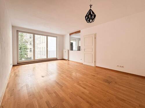 Wohnzimmer - Bezigsfrei: ruhige 3-Zi-Whg mit Balkon nahe Volkspark Friedrichshain