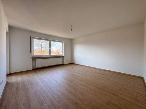 Wohnzimmer - 3 Zimmer Etagenwohnung zur Miete in Rosenheim