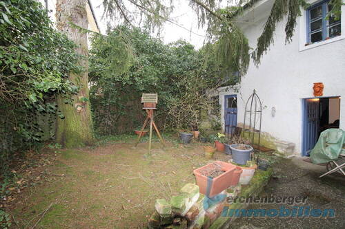 Haus mit Garten.jpg - 7 Zimmer Mehrfamilienhaus, Wohnhaus zum Kaufen in Landau an der Isar