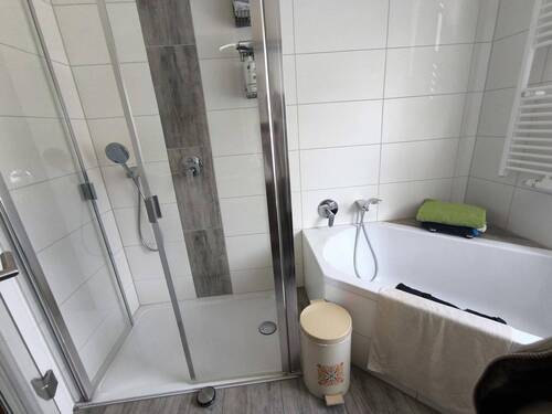 OG Wohnung Dusche Badewanne - 