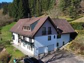 Gebäudeansicht - Charmantes Anwesen in ruhiger und naturnaher Lage mit Pensionsbetrieb.