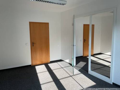 Musterbüro 4 - 