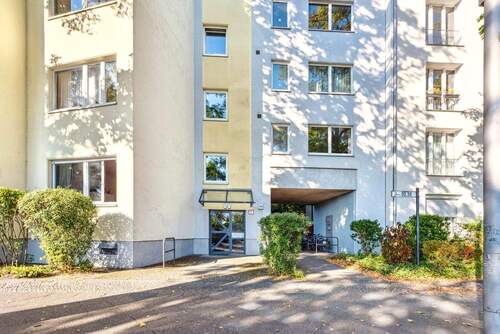 Frontansicht Gebäude - RUHIG WOHNEN. ZENTRAL LEBEN. GEPFLEGTES KLEINOD IN SCHÖNEBERG.