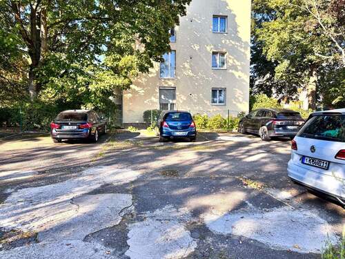 Eigener Kfz-Außenstellplatz - 
