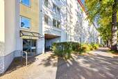 Frontansicht und Hauseingang - 