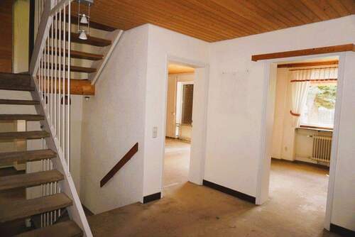 Eingangsbereich u. Treppenhaus - Reihenmittelhaus mit 158,00 m&sup2; in Nürnberg zum Kaufen