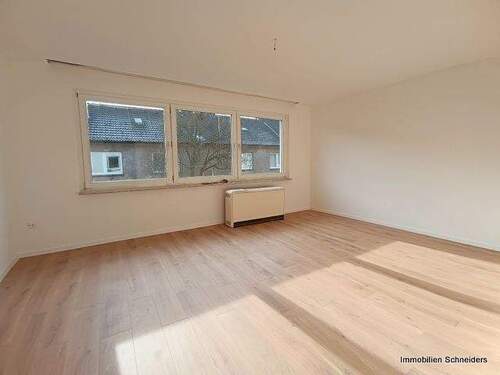 Wohnzimmer - 2 Zimmer Etagenwohnung zur Miete in Duisburg