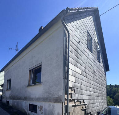 Gebäude Außenansicht - 6 Zimmer Einfamilienhaus in Lebach