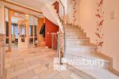 10 Flur : Diele mit Treppe - 