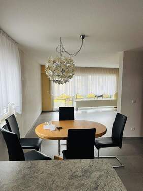 Essbereich mit Blick ins Wohnzimmer - 5 Zimmer Reihenendhaus zum Kaufen in Jettingen