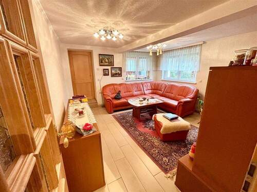 Wohnzimmer (EG) mit Zugang zum Wintergarten - 